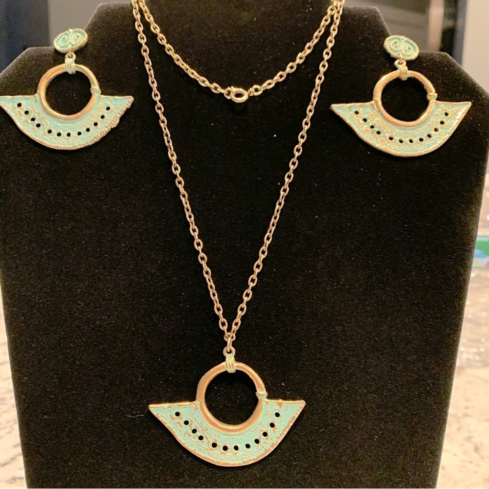 Vintage Necklace and Earring set lime green and gold